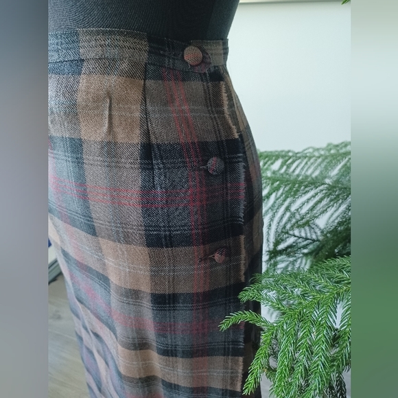 Vintage Plaid Wool Skirt - Picture 3 of 11